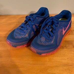 Like New Women’s 2014 Nike Air Max Size 7.5